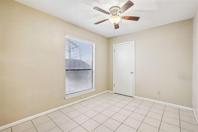 Building Photo - 13355 Water Oak Ln