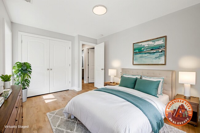 Building Photo - Newly Renovated 3-Bedroom Home with Modern...