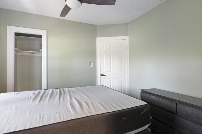 Building Photo - FLEXIBLE LEASE OPTIONS. CHARMING RENOVATED TWO BEDROOM TWO BATHROOM BUNGALOW JUST MINUTES TO DOWN...
