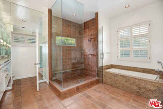 Building Photo - 8049 Briar Summit Dr
