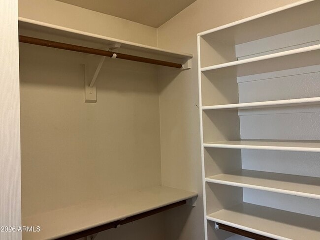 Building Photo - 3921 E Graythorn St