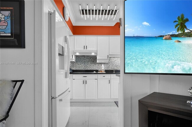 Building Photo - 4775 Collins Ave