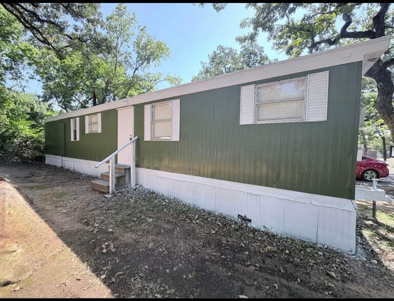 Primary Photo - 215 Weeks Rd