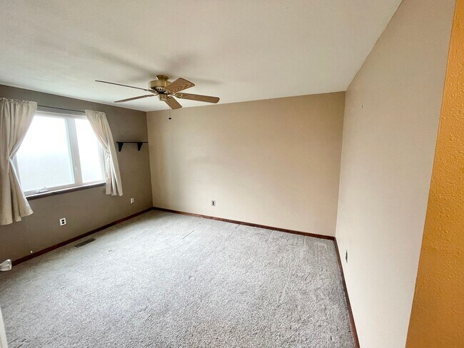 Building Photo - 2 Bed, 2 Bath Garden Condo in Kirkland!