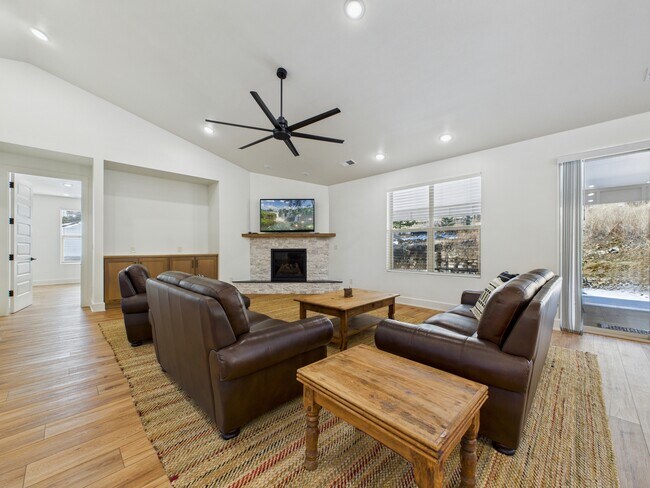 Building Photo - 113 Coker Ln