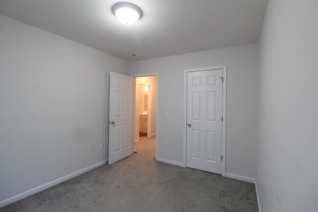 Building Photo - 2941 Locust Grv Ct