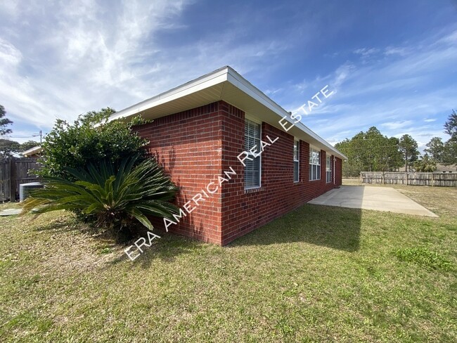 Building Photo - 2110 Bahama Dr