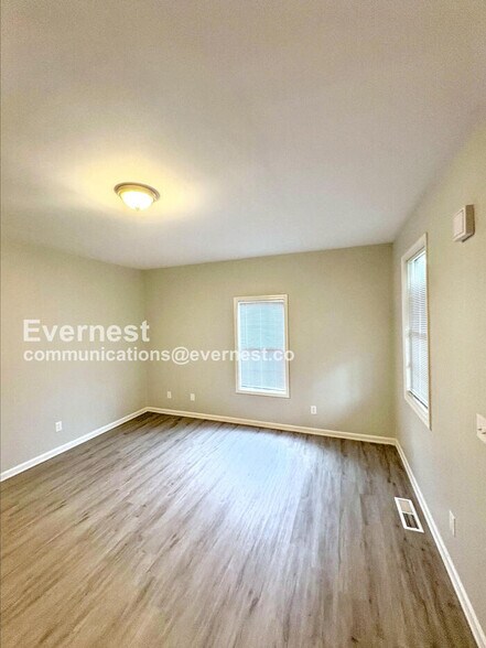 Building Photo - 581 Cedar Ave NW