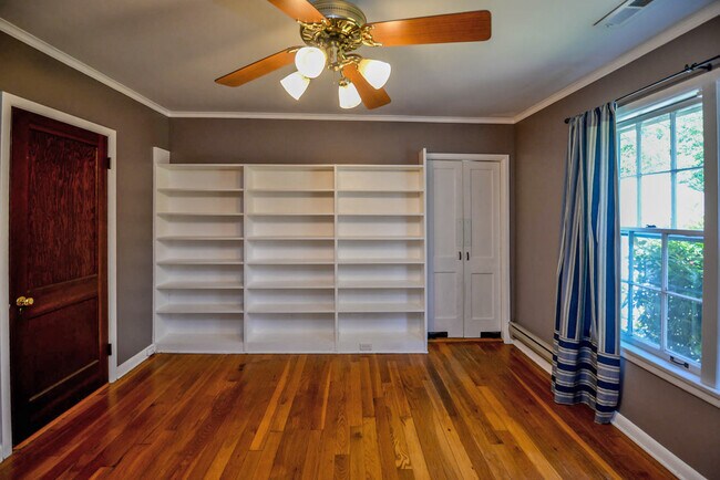 Building Photo - 3590 Shirlwood Ave