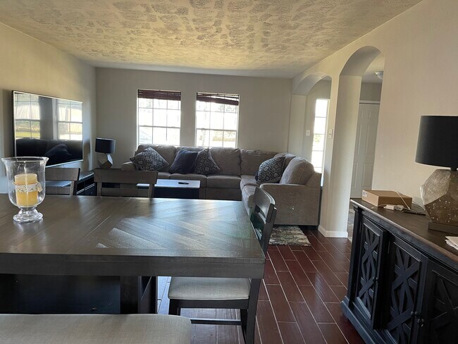 Building Photo - 17158 Summer Hollow Dr