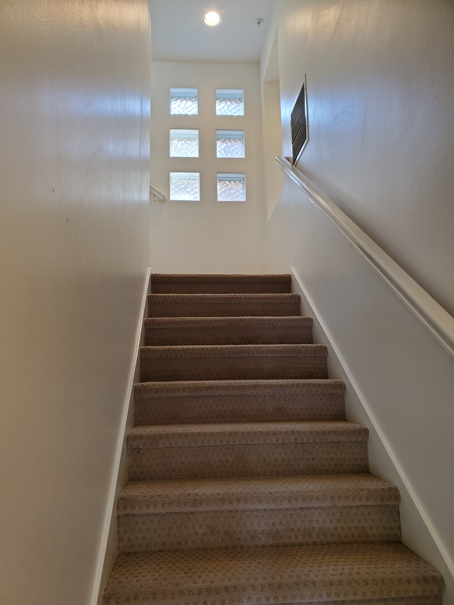 Building Photo - 2676 Dietrich Dr