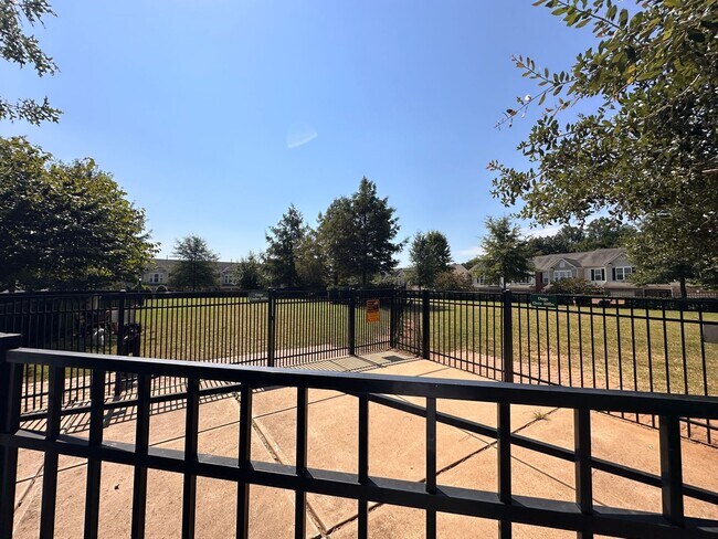 Building Photo - **MOVE IN SPECIAL!**Beautiful 3BR/2.5BA Home in Charlotte!