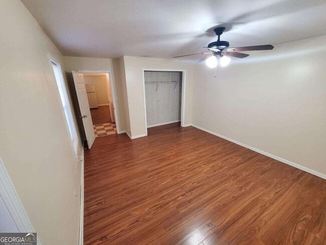 Building Photo - 5450 Twin Lakes Dr