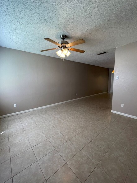 Building Photo - 1208 Monroe Loop