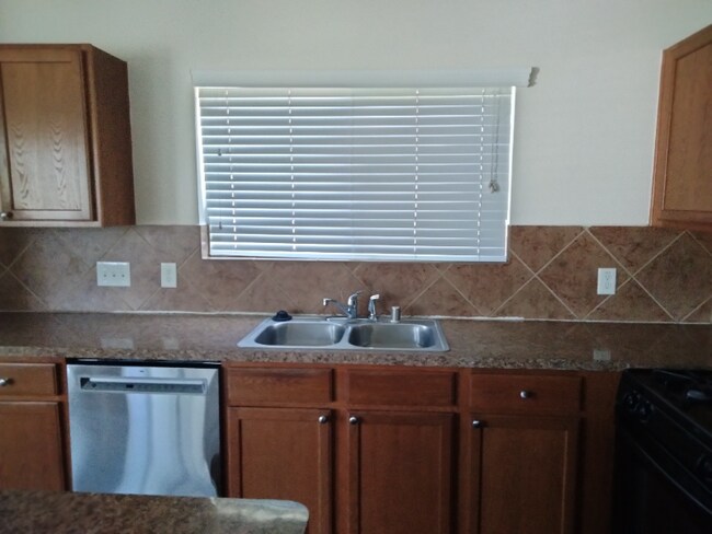 Building Photo - 20706 Settlers Lake Cir N