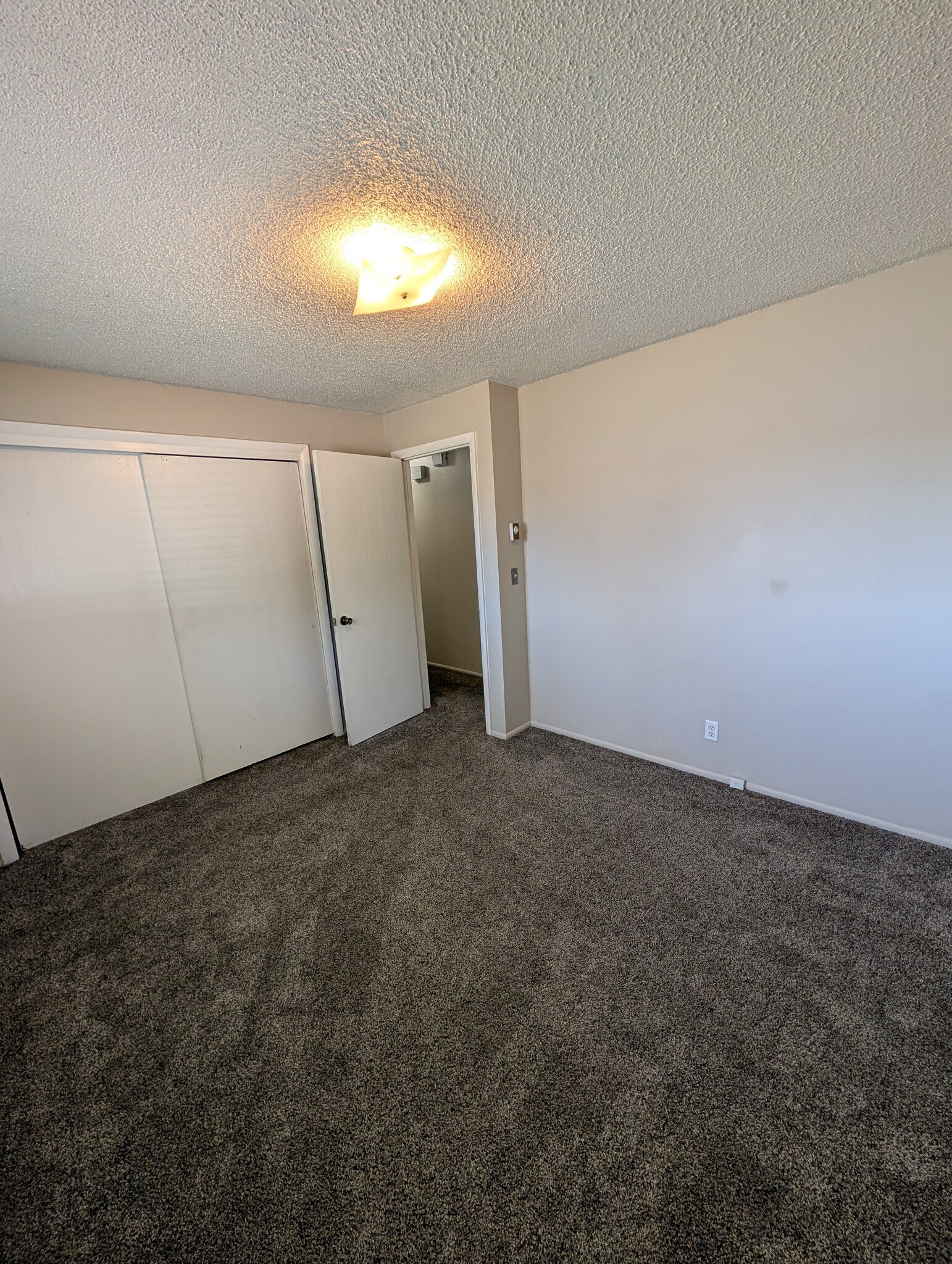 Building Photo - 1827 S Fairway Dr