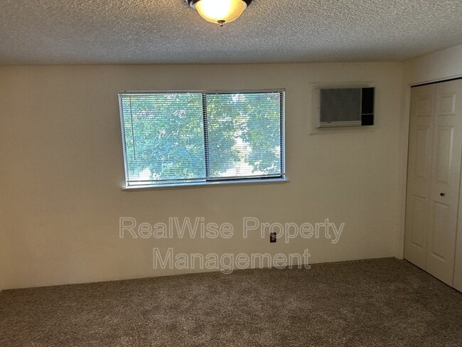 Building Photo - 1105 Excalibur Dr