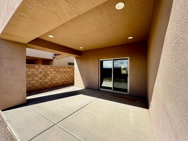 Building Photo - Very Clean Newer Mohave Valley Home