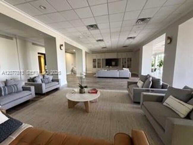 Building Photo - 5600 Collins Ave