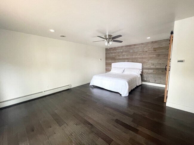 Building Photo - 3010 Fairview Rd SW