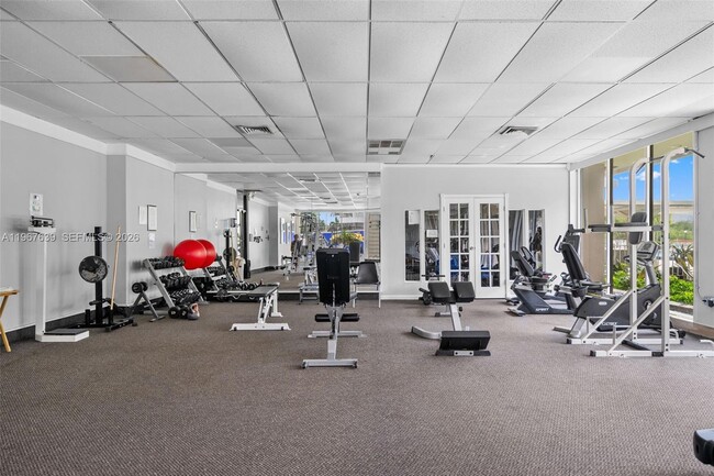 Building Photo - 300 Bayview Dr