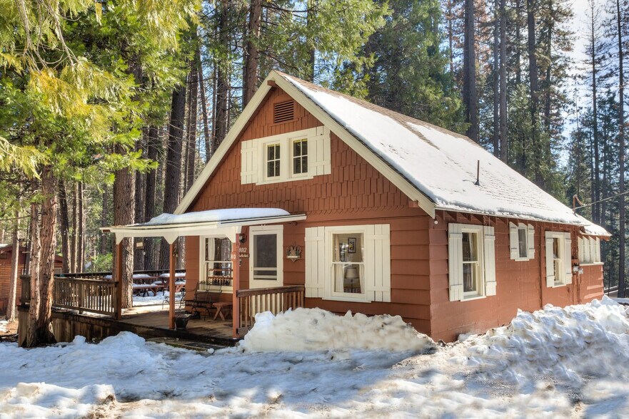 Building Photo - 8012 Chilnualna Falls Rd
