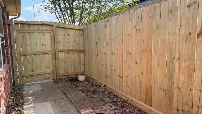 Building Photo - 13111 Leader Trail