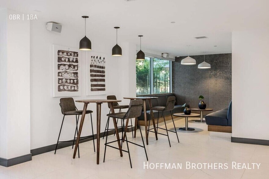 Building Photo - 453 S Kenmore Ave