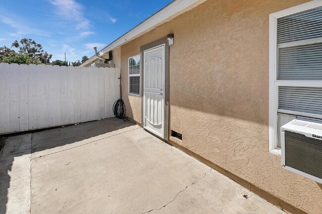 Building Photo - Charming 1 Bedroom, 1 Bathroom Apartment