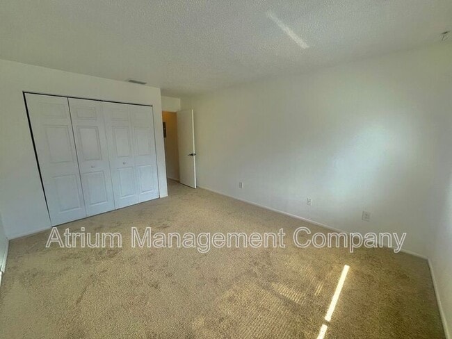 Building Photo - 630 Kenwick Cir
