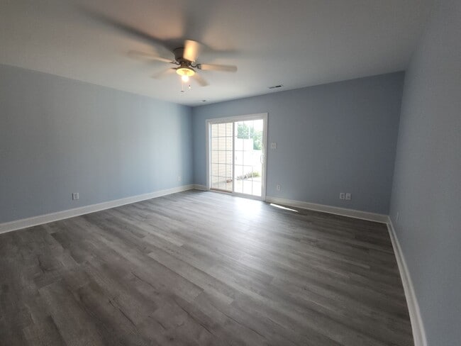 Building Photo - Townhome Available Now in Peletier, NC!