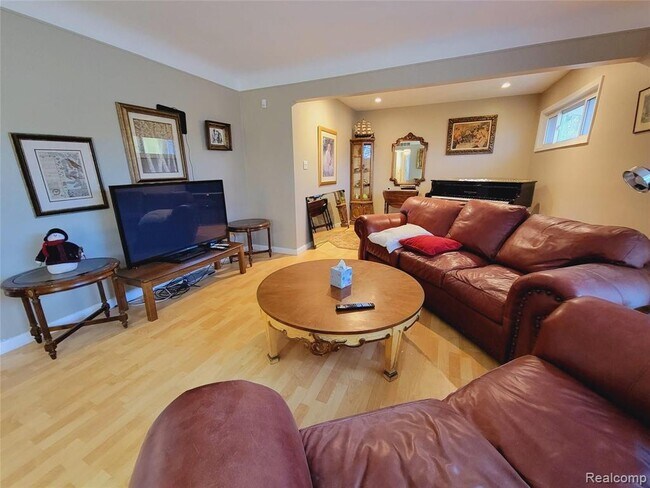 Building Photo - 18311 Norwich Rd