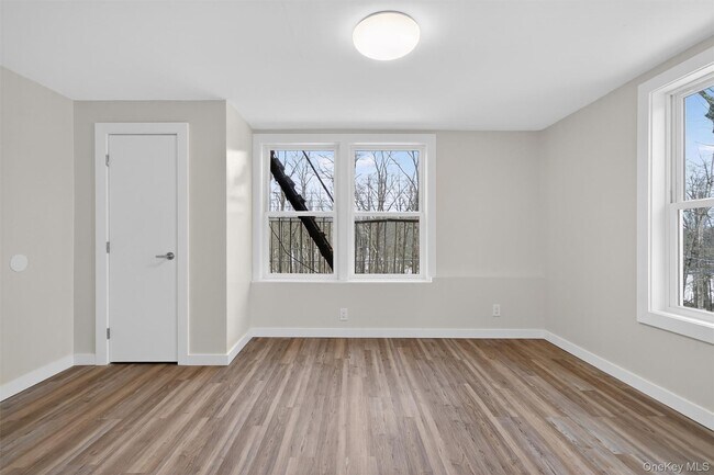 Building Photo - 303 Main St