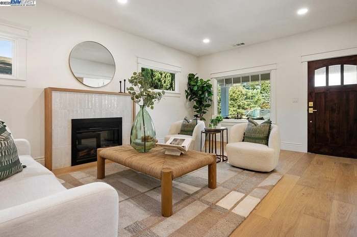 Building Photo - 4374 First St