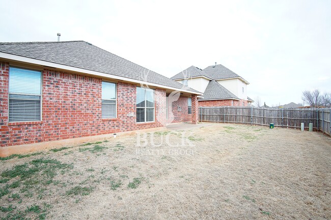 Building Photo - 2828 NW 170th Ct