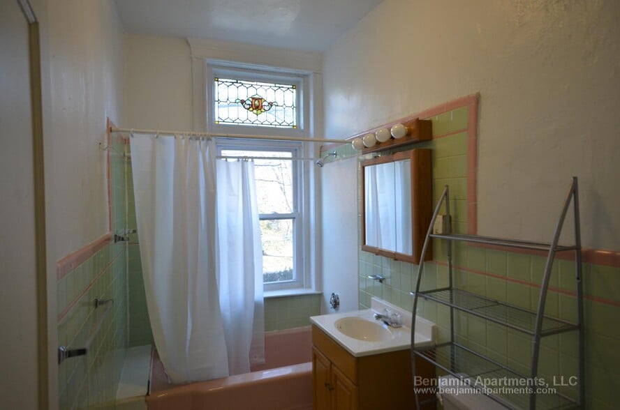 Building Photo - 1822 Beacon St