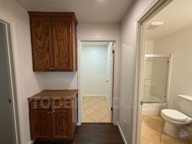 Building Photo - 1633 Porter Way