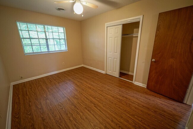 Building Photo - 410 Gaither Dr