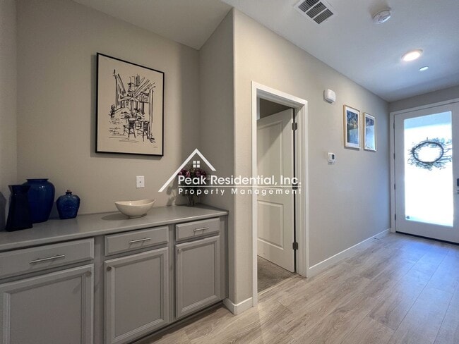 Building Photo - Updated 4bd/3.5ba Natomas Home with Garage!