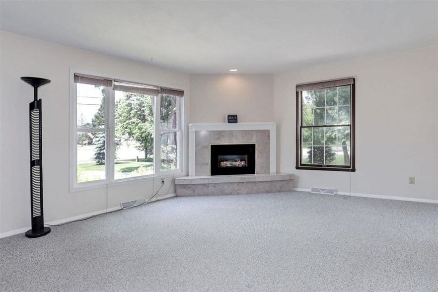 Fireplace - 1140 S Bluemound Dr