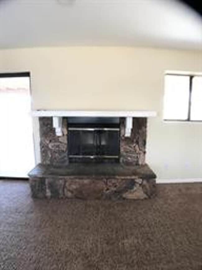 Building Photo - 21036 Pine Ridge Ave