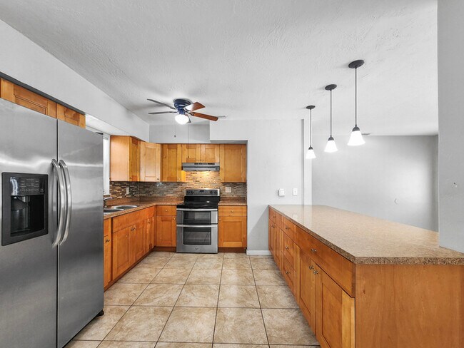 Building Photo - Charming 3-Bedroom in St. Petersburg, FL