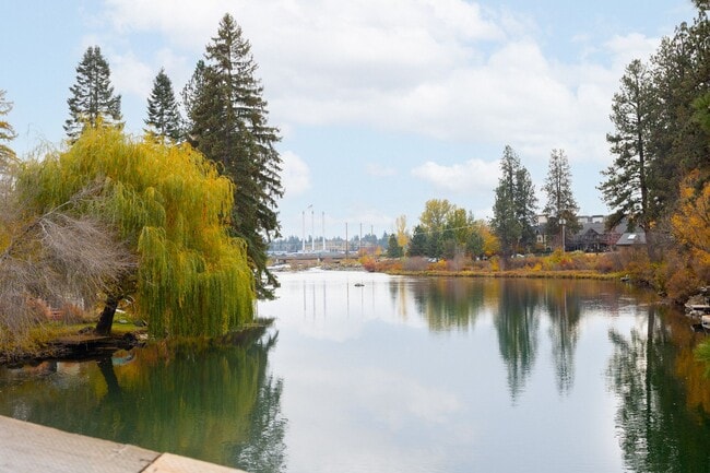 Building Photo - Remodeled & Charming 4 bed/3 bath w/ Yard and Hot Tub