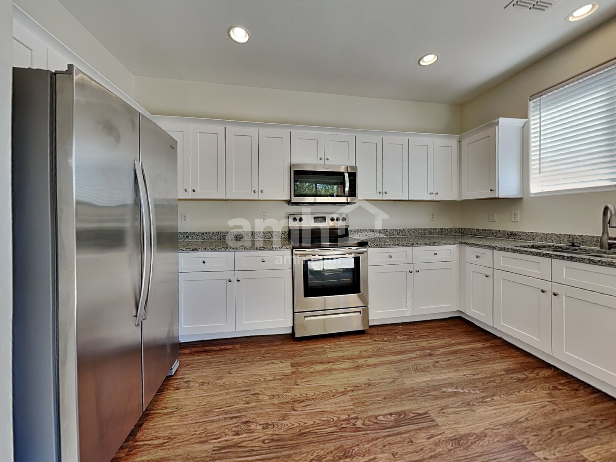 Building Photo - 12751 W Glenrosa Dr