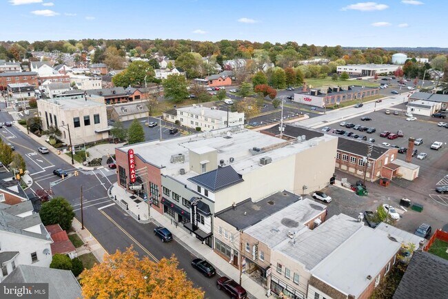 Building Photo - 30 W Broad St
