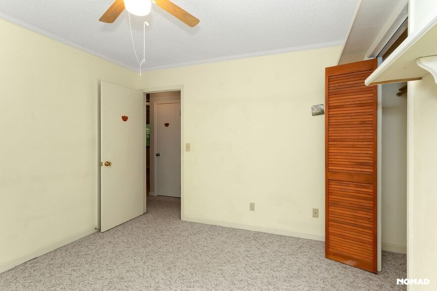 Building Photo - 527 Mountainside Dr