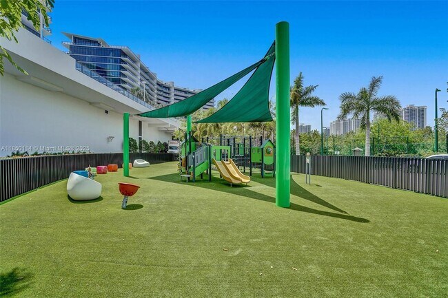 Building Photo - 5000 Island Estates Dr
