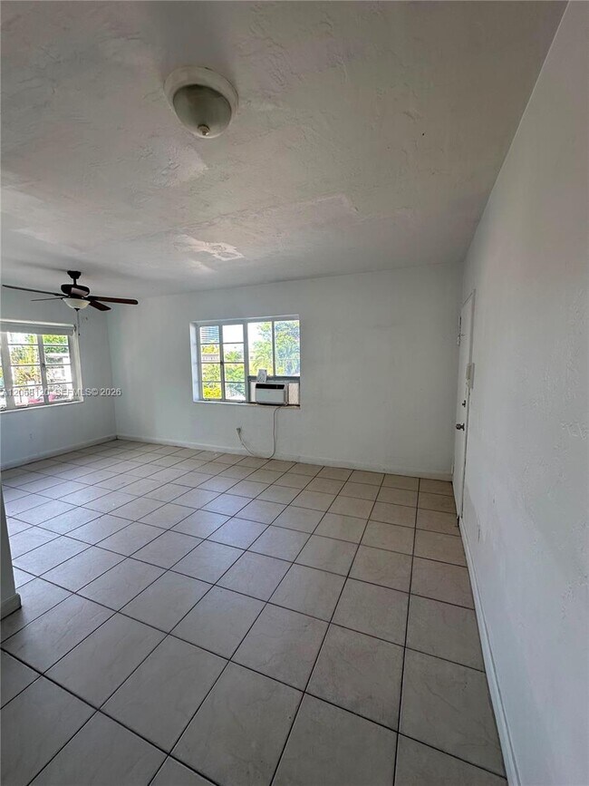 Building Photo - 8340 Crespi Blvd