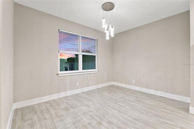 Building Photo - 330 Royal Palm Wy