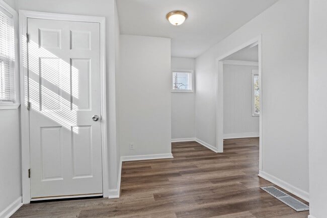 Building Photo - 332 W Olive St